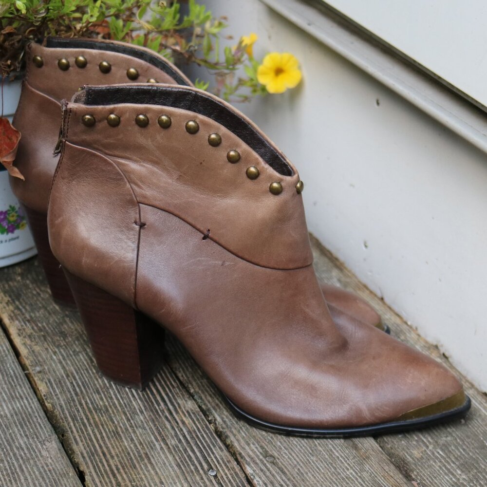 B Markowsky Mocha Brown Curved Stud Edge Pointed Brass Trim Toe Ankle Booties